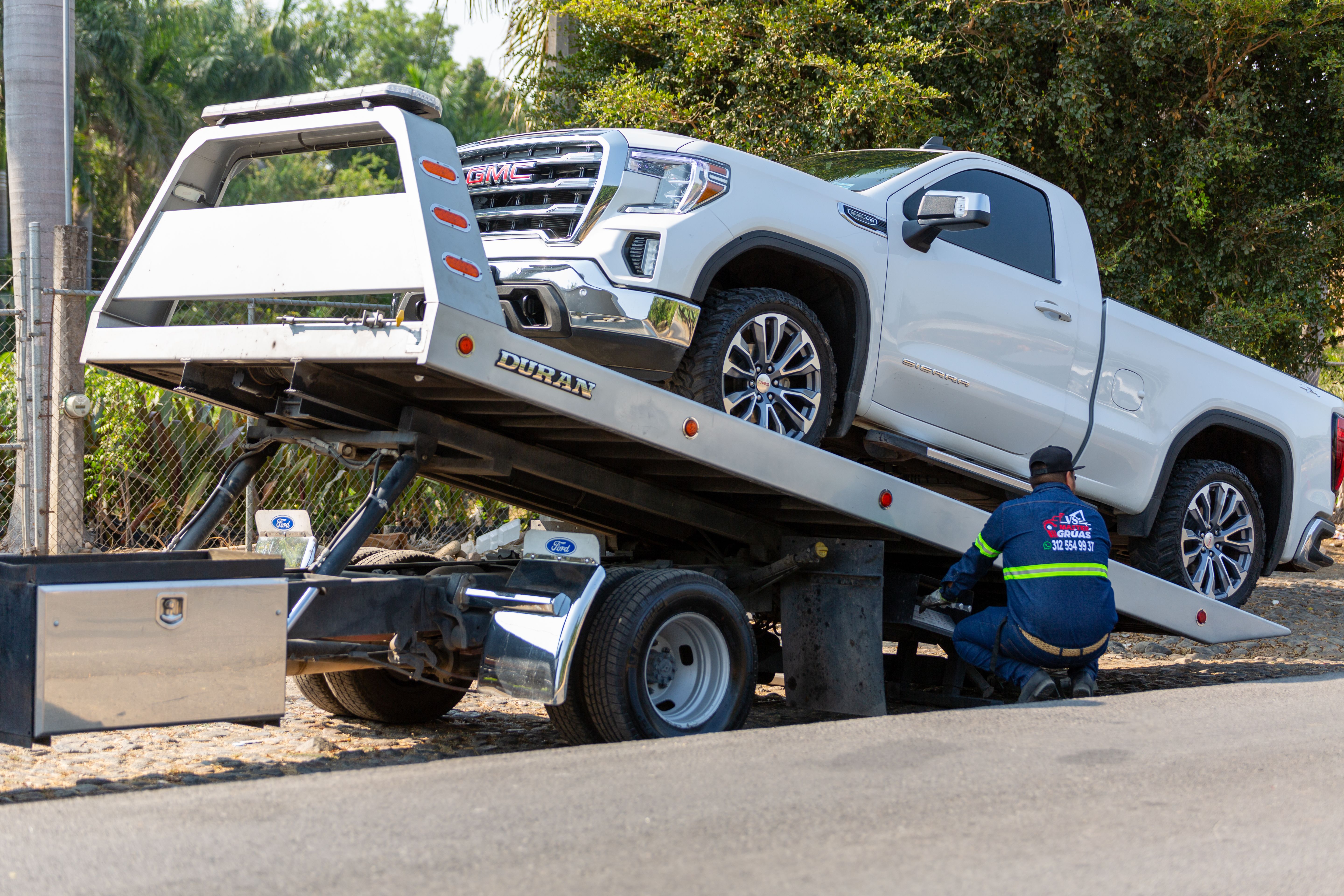 Towing service truck