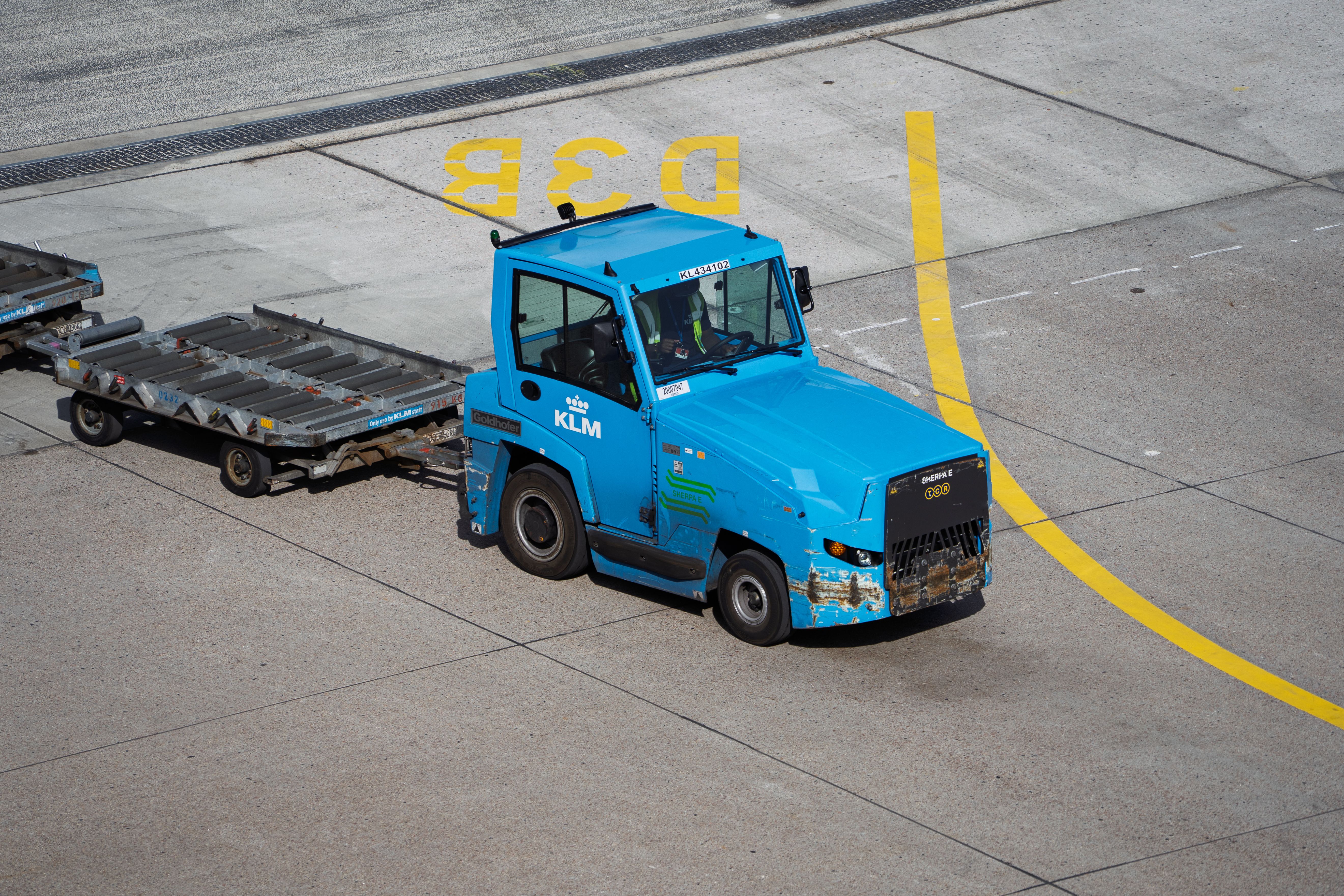 Flatbed towing truck